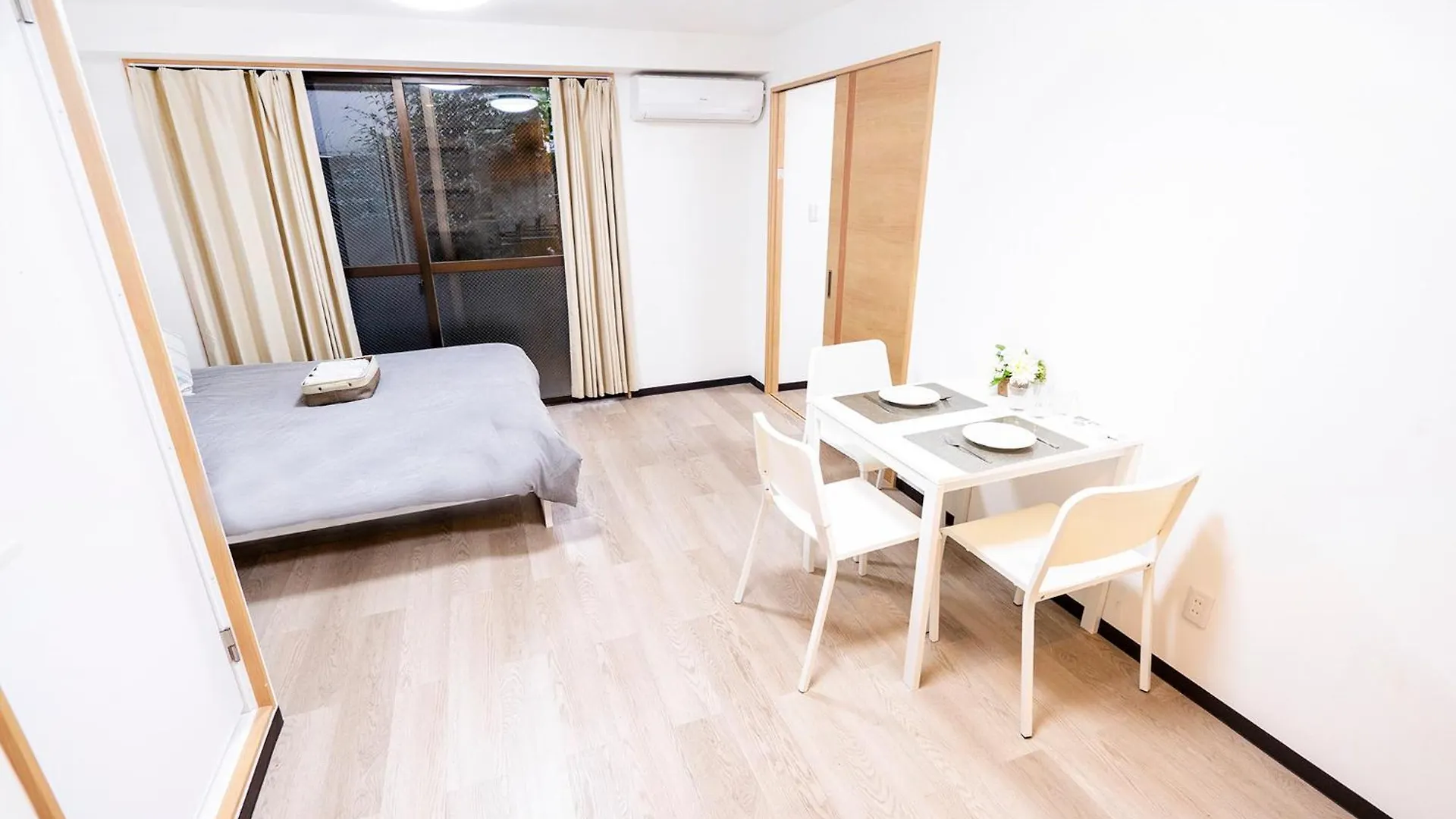 7Ppl Shinjuku Gyoen丶 National Garden丶 Kabukicho丶 Shinjuku Station丶 Golden Gai丶 Tokyo Metropolitan Government Building Yoe-4 Apartment Japan