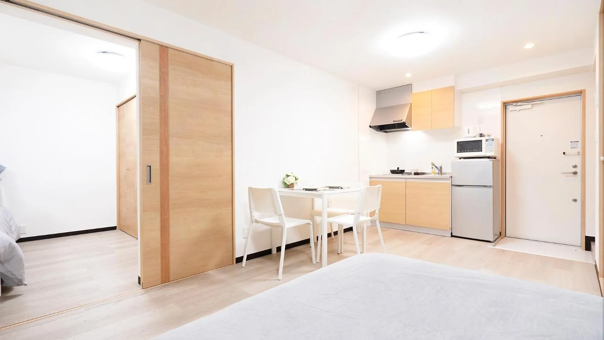 7Ppl Shinjuku Gyoen丶 National Garden丶 Kabukicho丶 Shinjuku Station丶 Golden Gai丶 Tokyo Metropolitan Government Building Yoe-4 Apartment